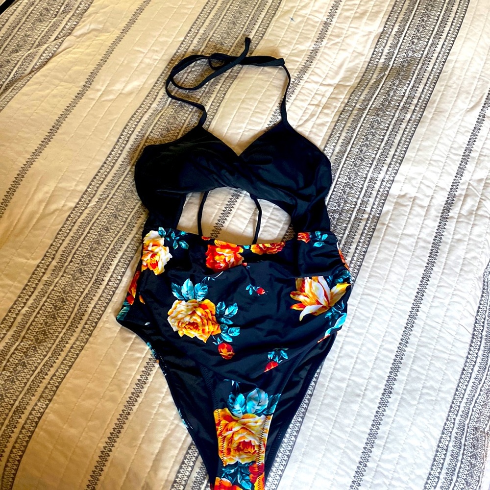 Cupshe swimsuit